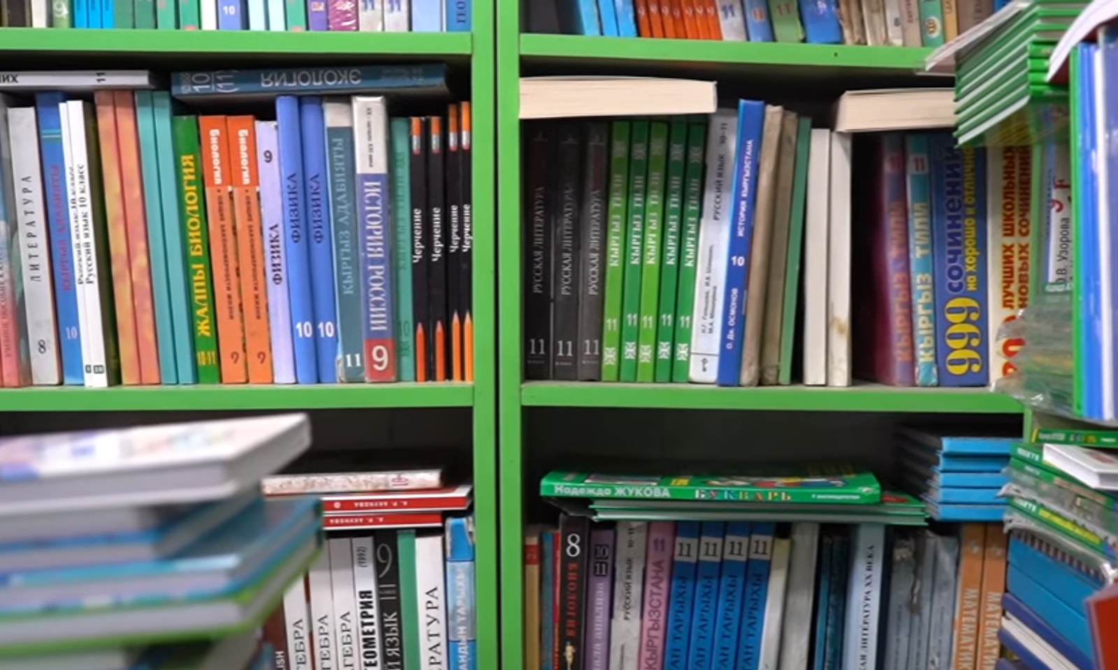 Базарларда сатылып жаткан китептер боюнча министрлик жооп берди