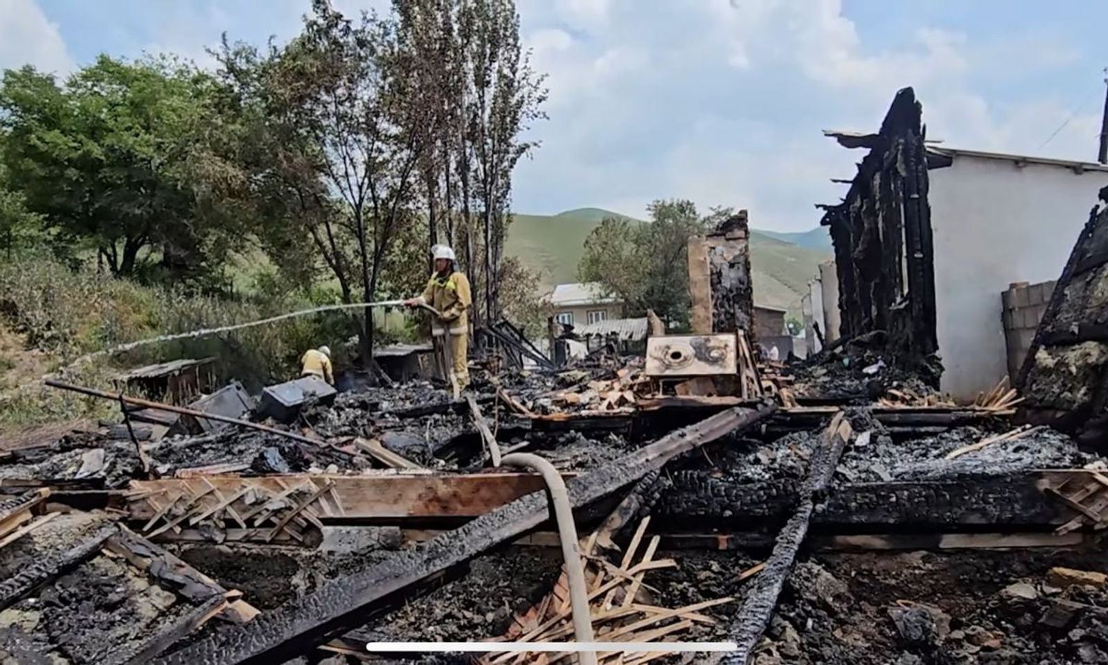 Алайда турак үйдө чыккан өрттөн улам 63 жаштагы аял каза болду