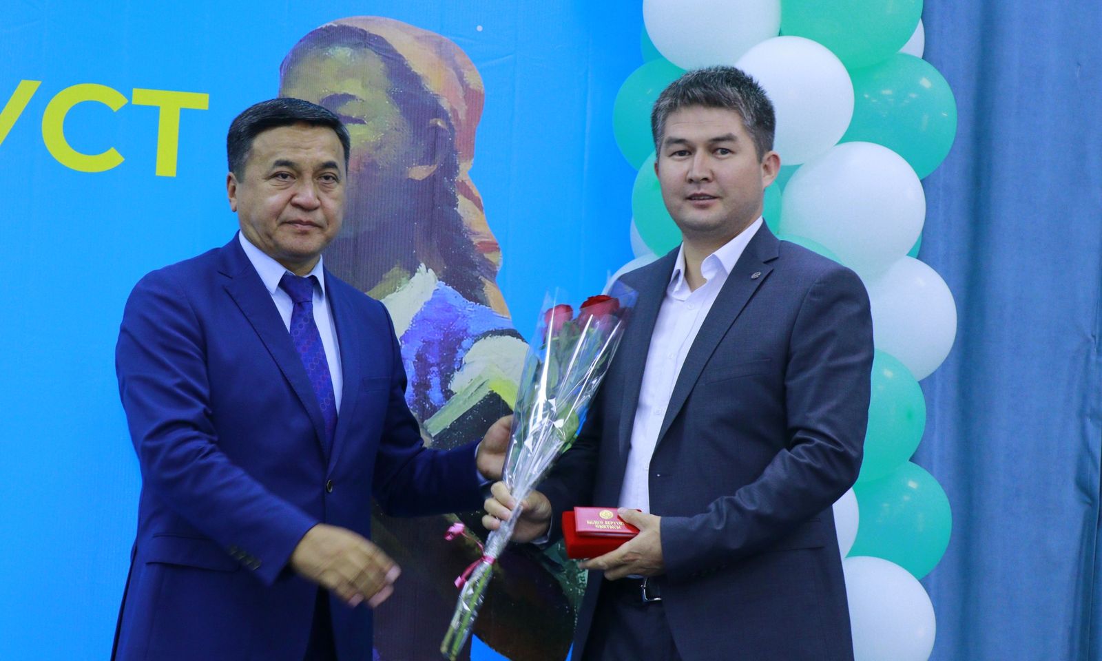 Кыргызстанда 22 мугалим сыйланды