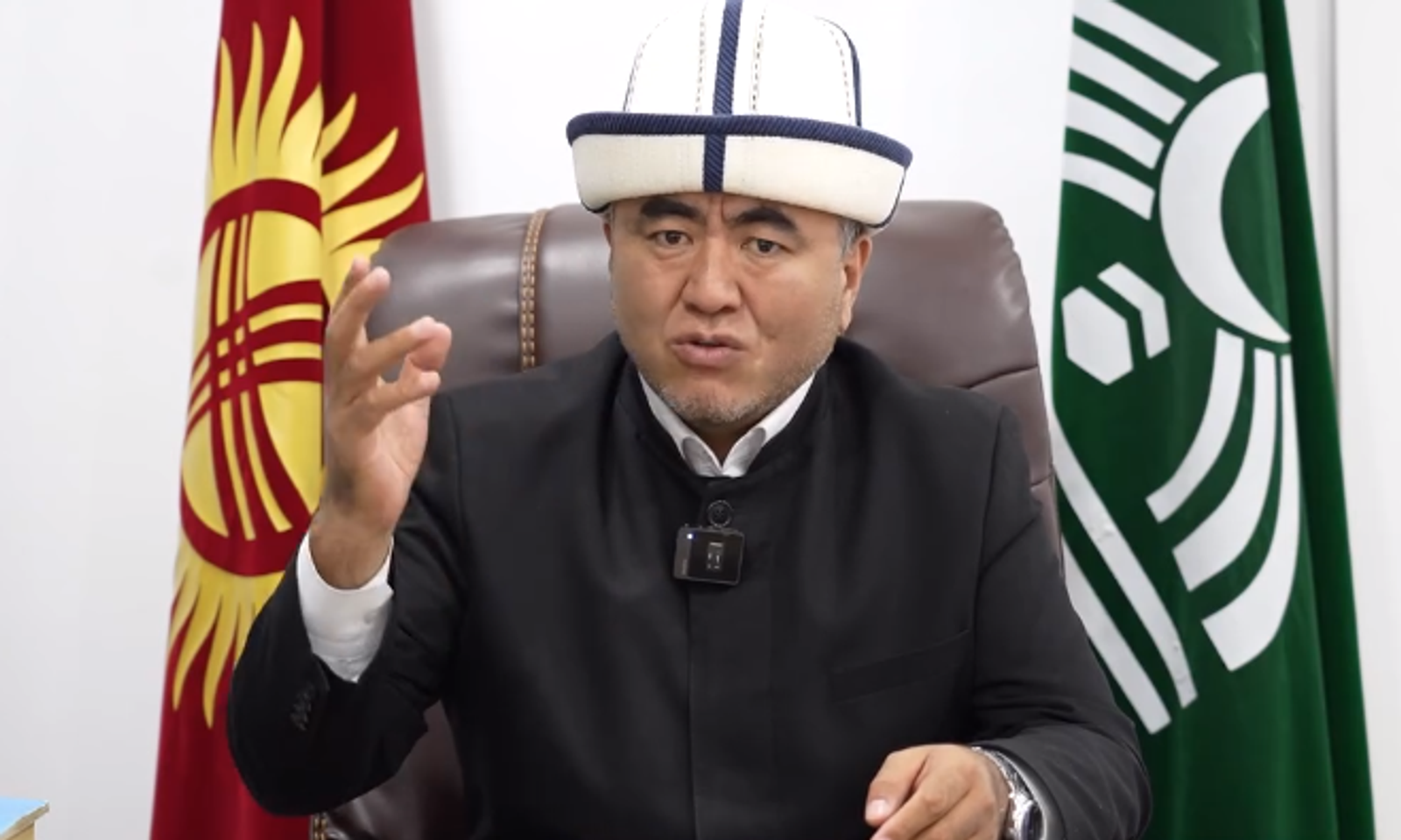 «Тоок да жумуркасы үчүн жанын берет». Муфтий ташталган ымыркайлар боюнча үн катты