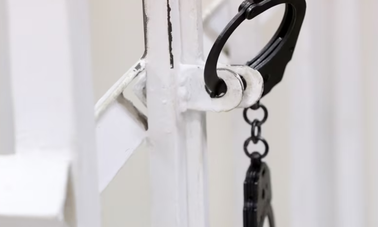 Тажикстанда «жин чыгарган» молдо сексуалдык асылууга айыпталууда