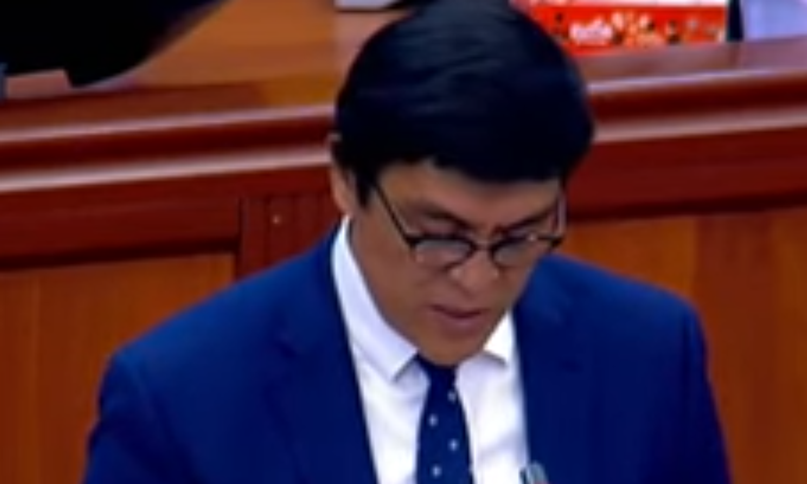 «Башка кайталанбайт». Эдил Байсалов депутаттардан кечирим сурады