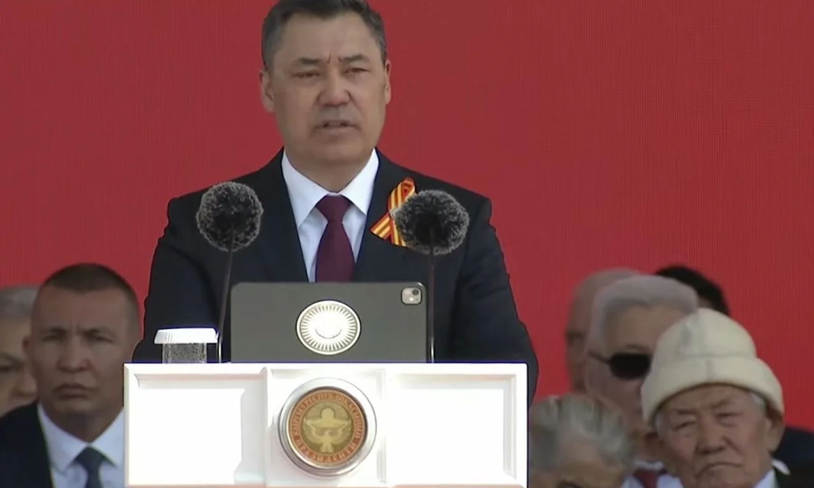 Күч органдарынын офицердик курамынын эмгек акысы орточо 35%га көтөрүлөт — президент С.Жапаров