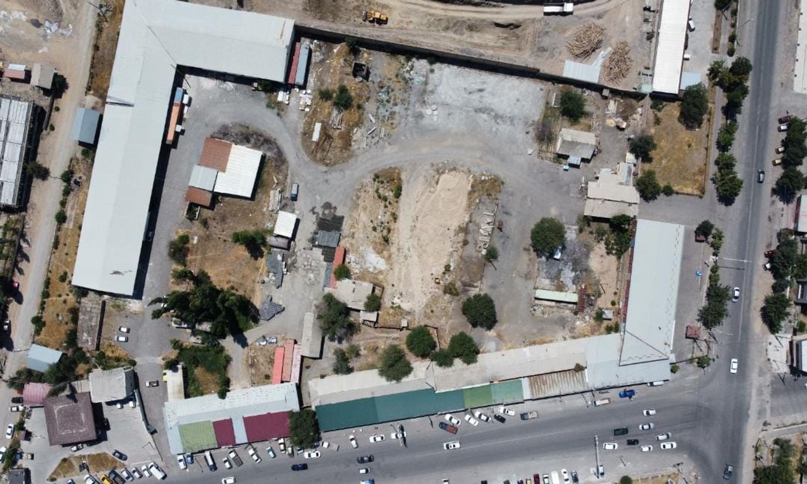 Жалал-Абад шаарында мыйзамсыз алынган 430 миллион сомдук мүлк мамлекеттин менчигине кайтарылды