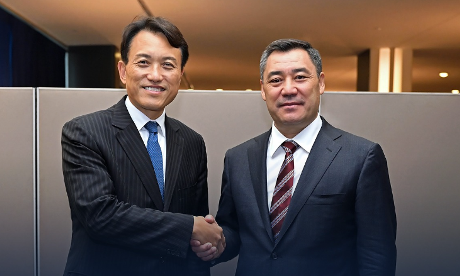 Президент Садыр Жапаров Азия өнүктүрүү банкынын Башкаруучу башкы директору Вуучонг Ум менен жолугушту