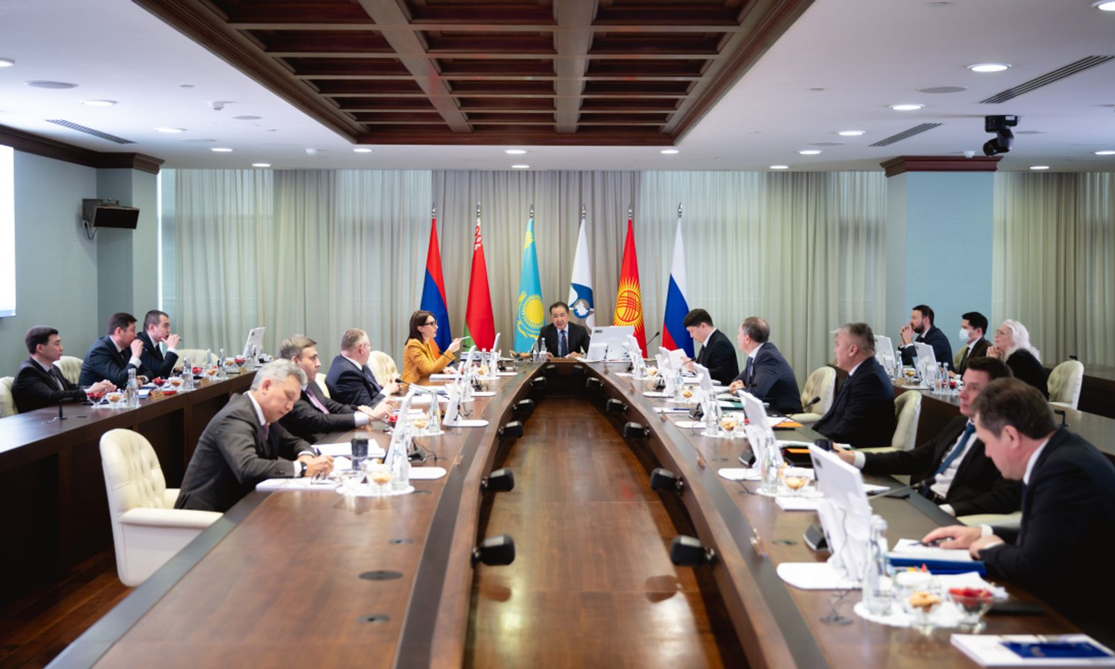 ЕЭК интеллектуалдык системаларды өнүктүрүү аркылуу улуттук транспорттук системаларды жакшыртуу жана инфраструктураны оптималдаштыруу боюнча иштерди баштады