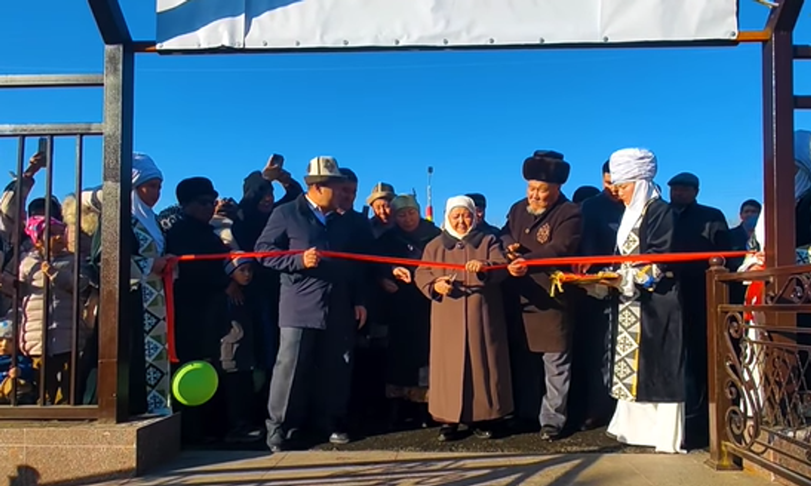 Жалал-Абаддагы паркка Баткендеги чек ара жаңжалында каза болгон жоокердин ысымы берилди