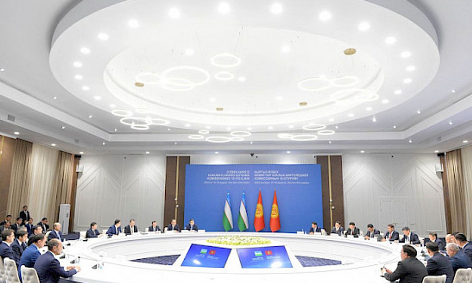 Кыргызстан менен Өзбекстан Бишкек жана Ташкентте соода үйлөрүн ачууну пландоодо