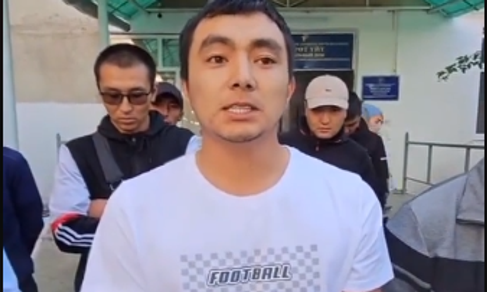 Төрөт үйүндө акыреги сынып, мээсине кан куюп калган ымыркайдын атасы Жапаровго кайрылды