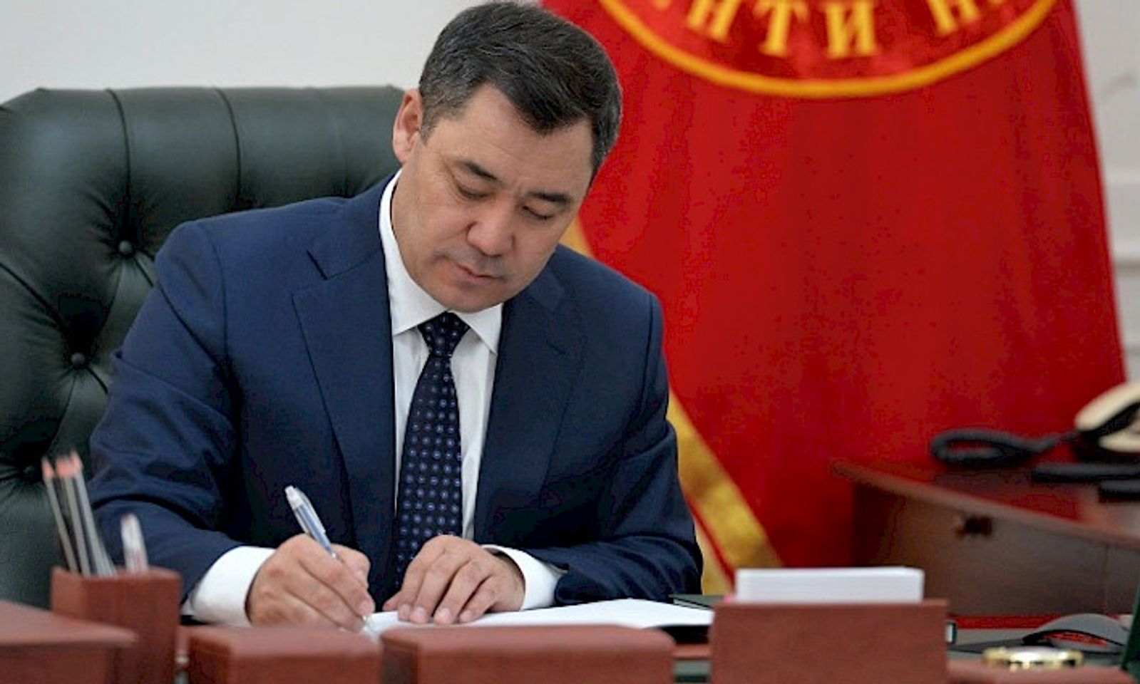 Президент министрлер кабинетинин түзүмүнө өзгөртүүлөрдү киргизди