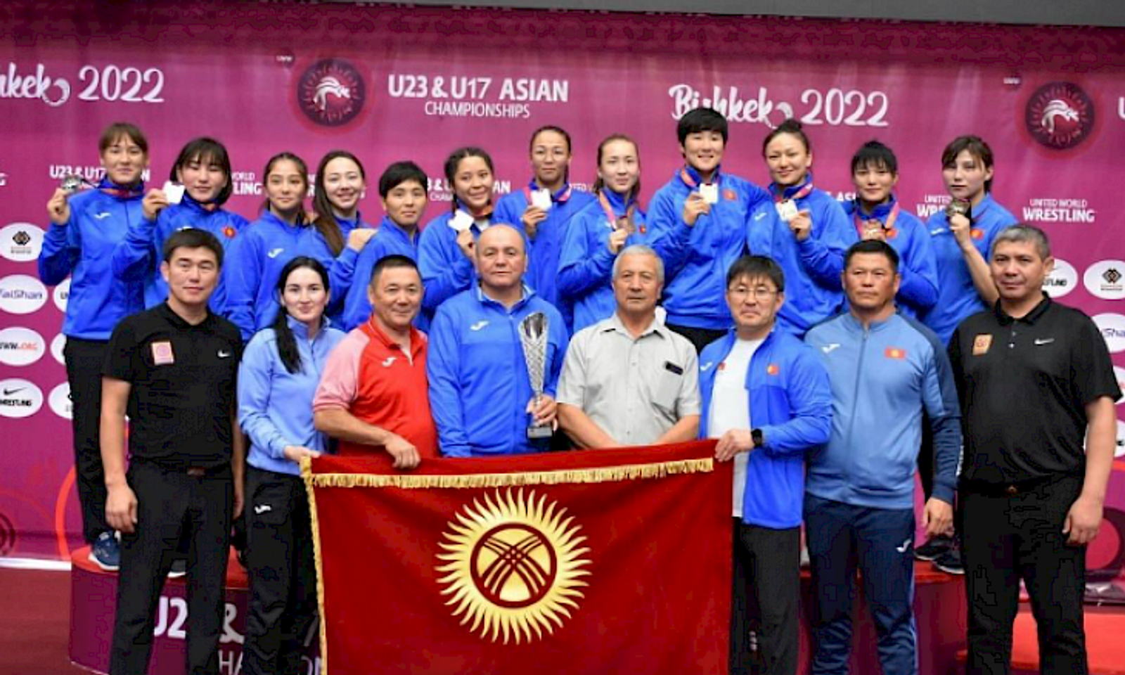 Дүйнө чемпионатына даярдык. Кыз-келиндер күрөшү боюнча улуттук курама команда даярдык көрүүдө