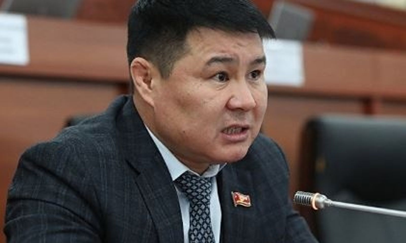 Икрамов: Казакстанга сууну каалагандай бердик. Суунун каалагандай агызып жатып, азыр суу жок, ун жок