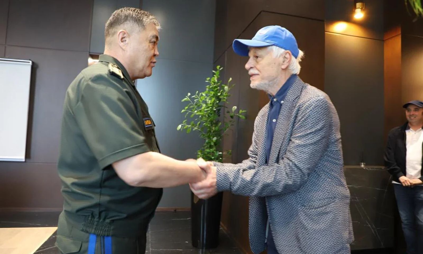 УКМК башчысы легендарлуу италиялык актёр Микеле Плачидо менен жолукту