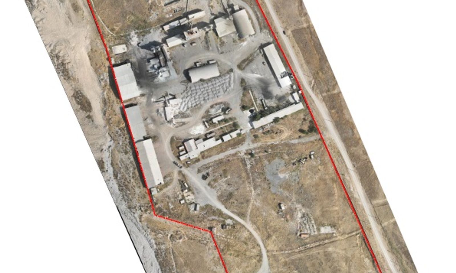 “Ак-Сай” цемент ЖЧКсы Ош облусунун Ноокат районунун Кулатов айыл өкмөтүндөгү 10 га жер тилкесин имараттары менен ыктыярдуу түрдө мамлекетке өткөрүп берди