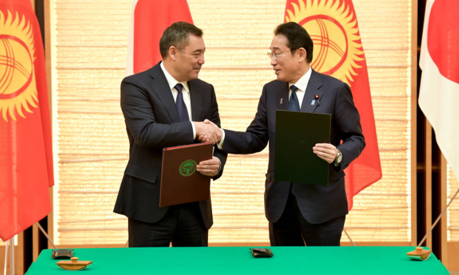 Президент Садыр Жапаровдун Японияга болгон расмий сапарынын жыйынтыгы боюнча бир катар документтерге кол коюлду