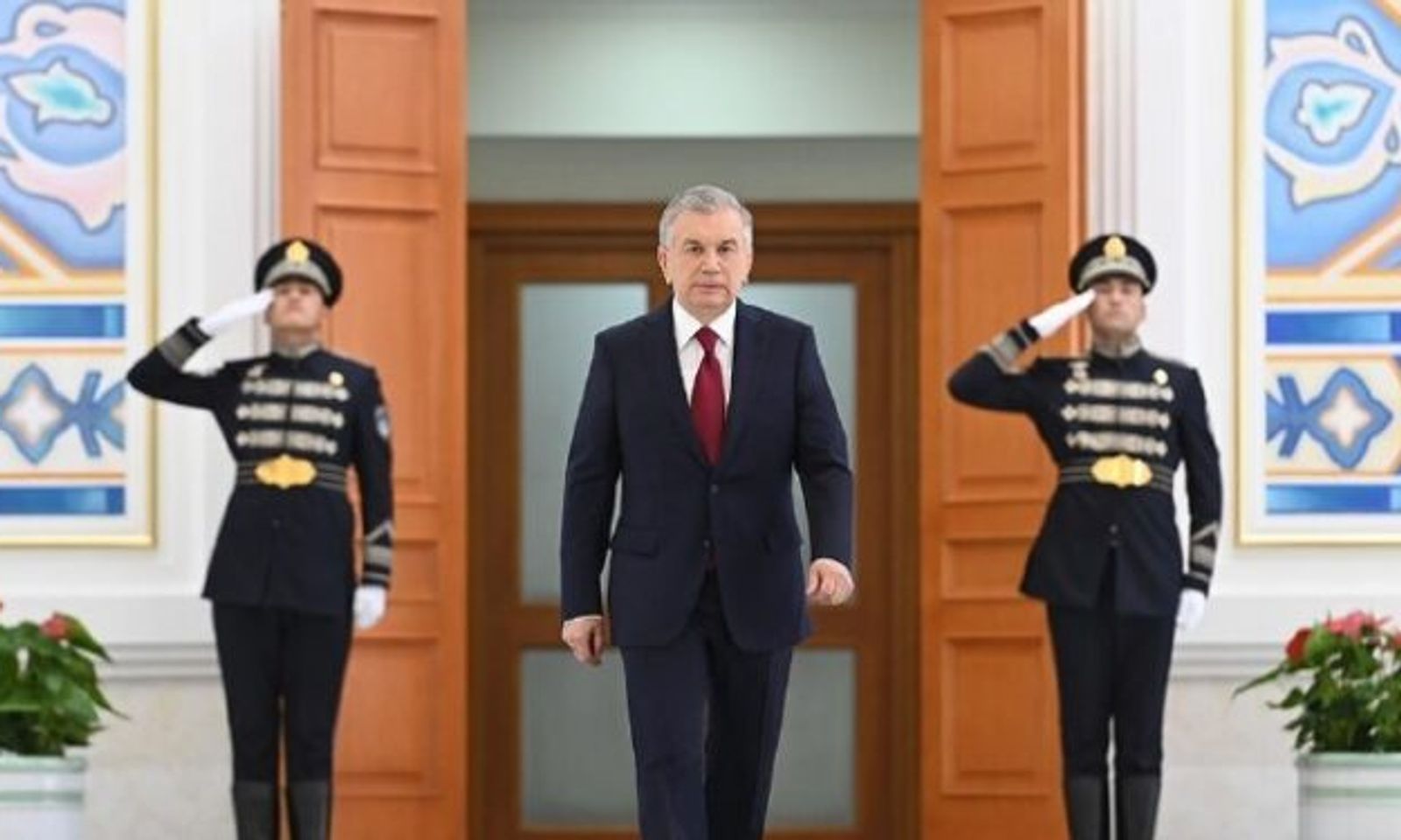 Шавкат Мирзиёев ант берип, кызматына киришти