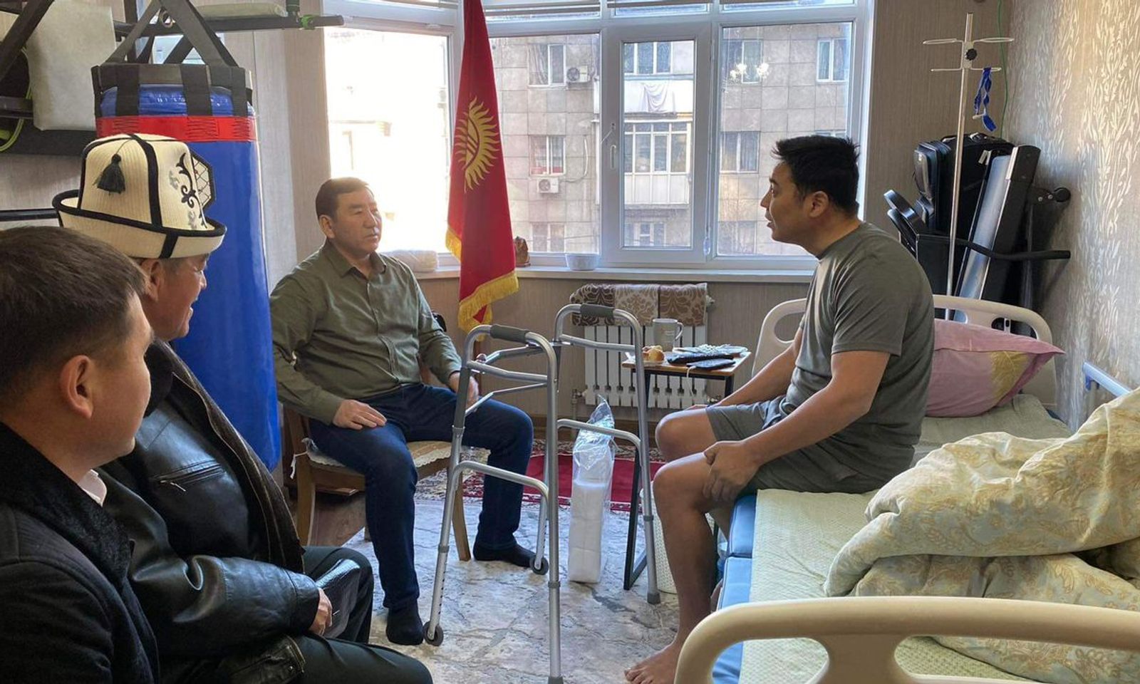 Омурзаков ИИМдин генерал-майору Самат Курманкуловдун ахыбалын сурап барды