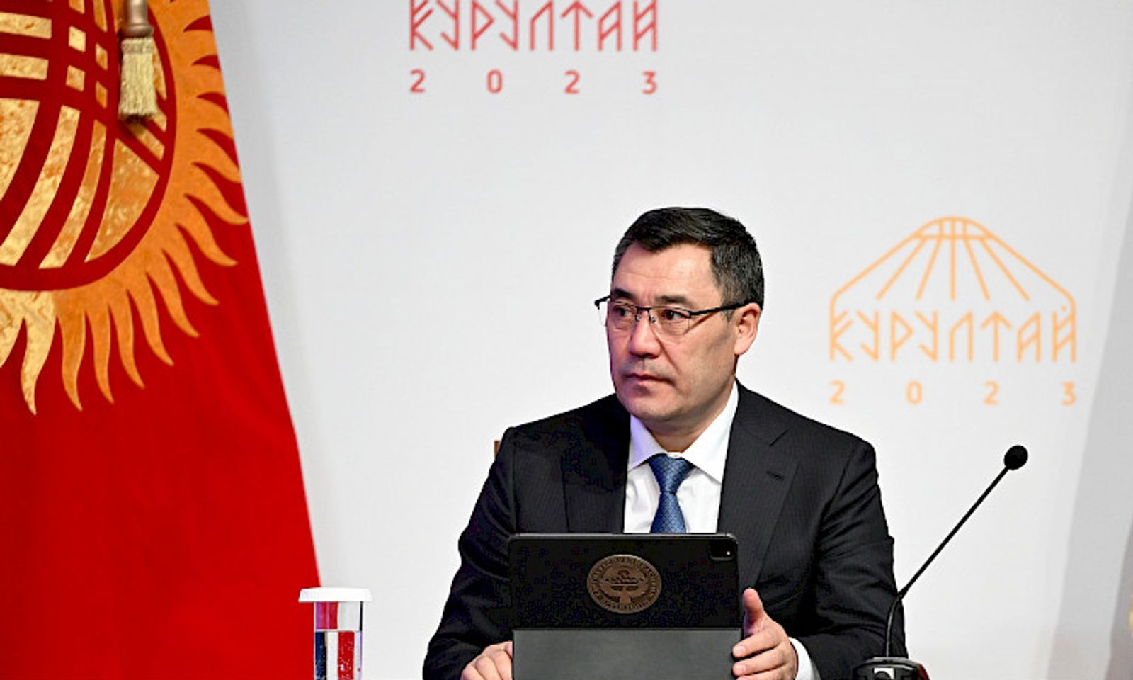 Президент: Токмок жана Кара-Балта шаарларына 1 млрд сомдон бөлүнөт