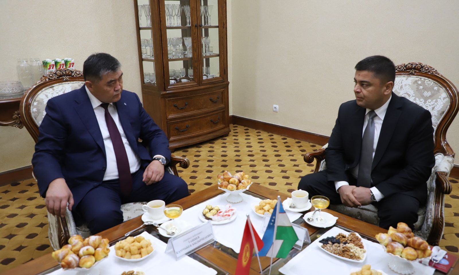 Кыргызстан менен Өзбекстандын чек ара ведомстволорунун башчылары жолукту