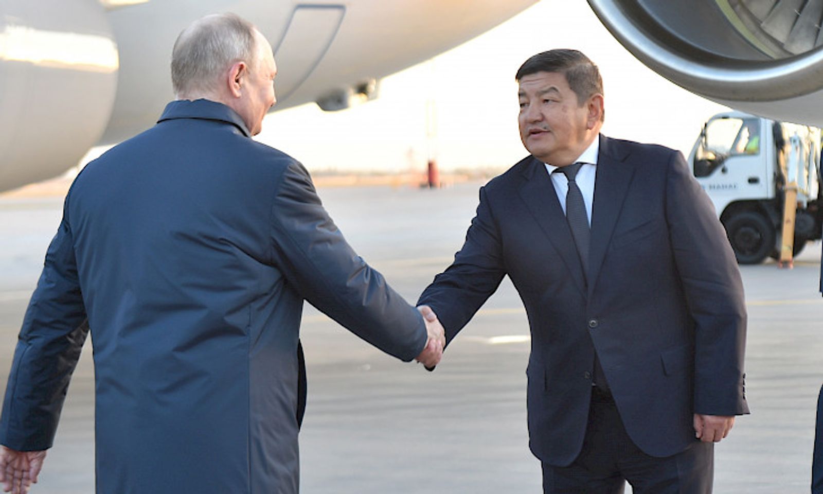 Россиянын президенти Владимир Путин Кыргызстанга келди