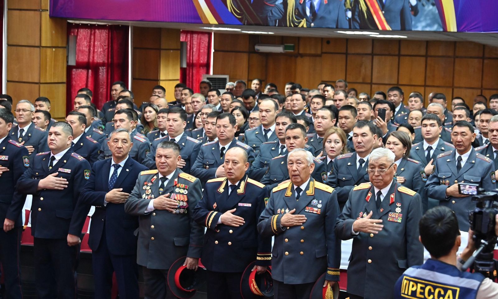 ИИМде кыргыз милициясынын күнүнө арналган салтанаттуу иш-чара болуп өттү