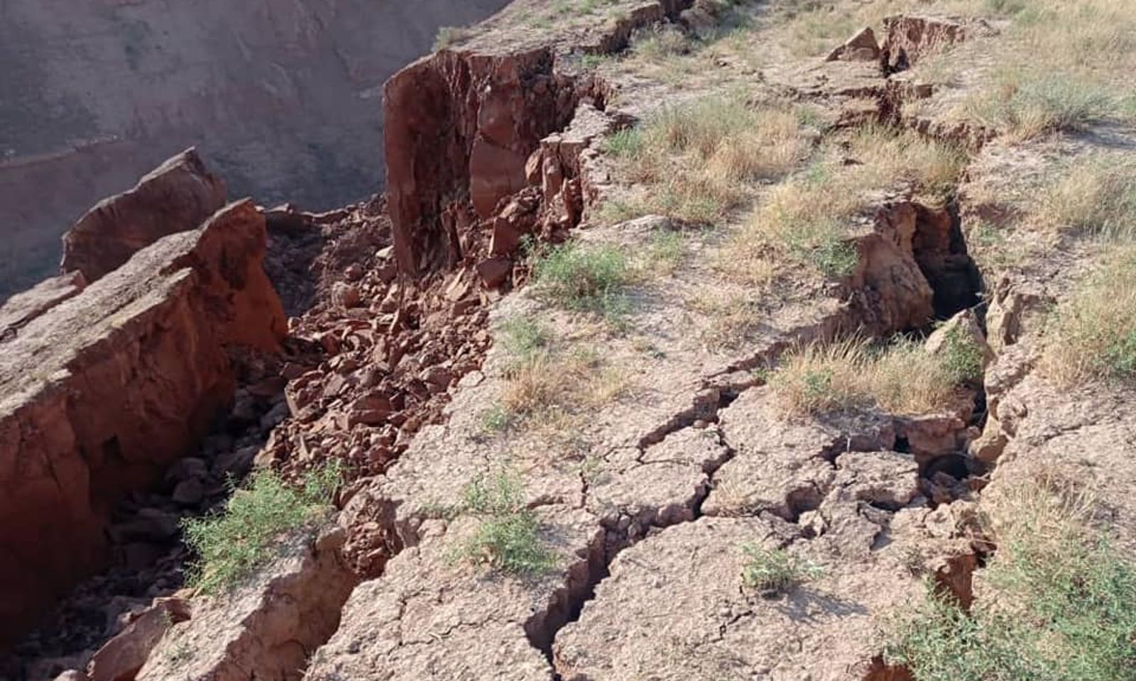 Ысык-Көлдүн жер көчкү кооптулугу бар тилкелеринде түшүндүрүү иштери жүргүзүлду