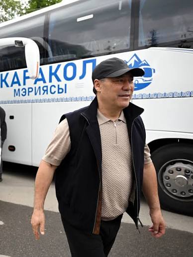 «Кустуруш керек»: Садыр Жапаров Караколго алынган атайын техниканын сапатын сынга алды