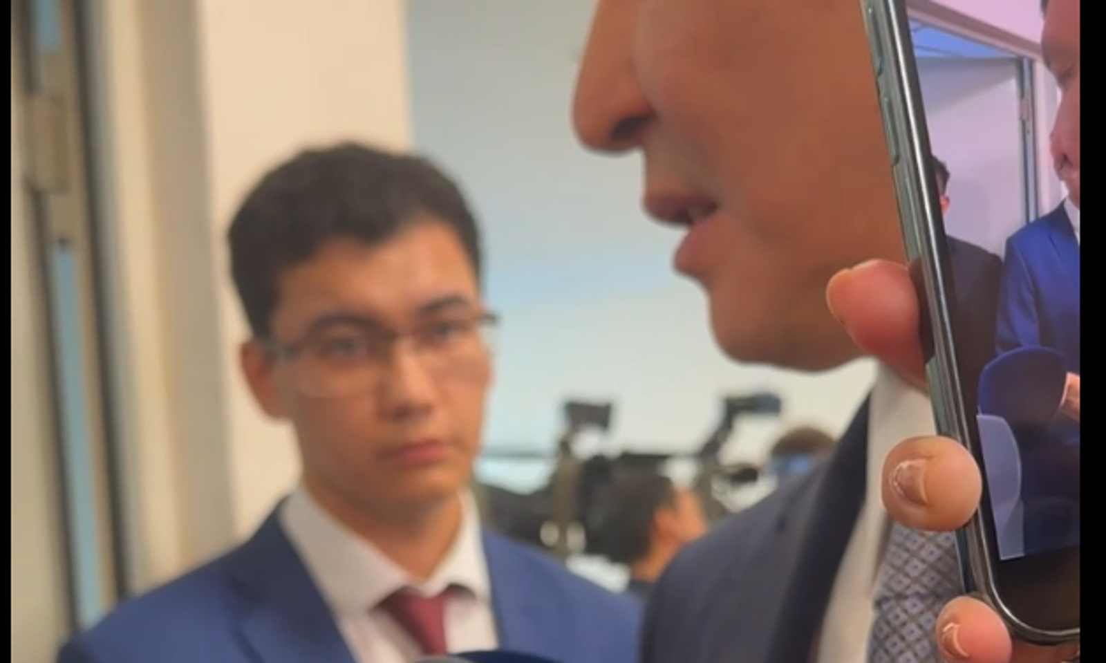 Кыргыз-казак чек арасындагы тыгын. Казакстандын министри үн катты