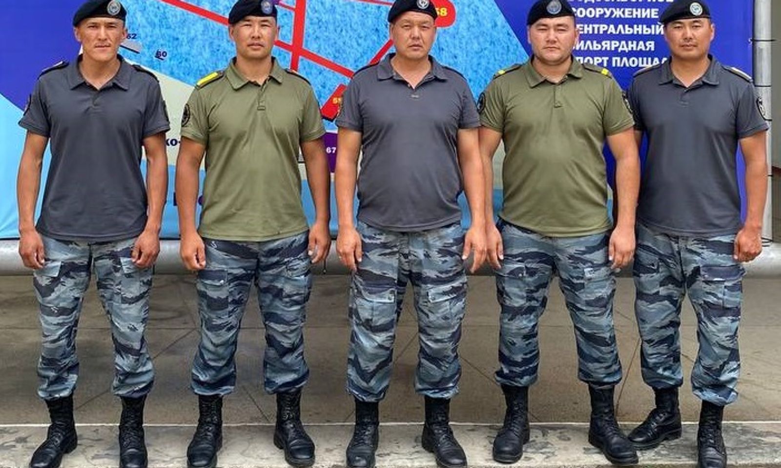 Өмүр тартуулаган тартип сакчылары! Милиционерлер чөгүп бара жаткан жигитти куткарып калышты