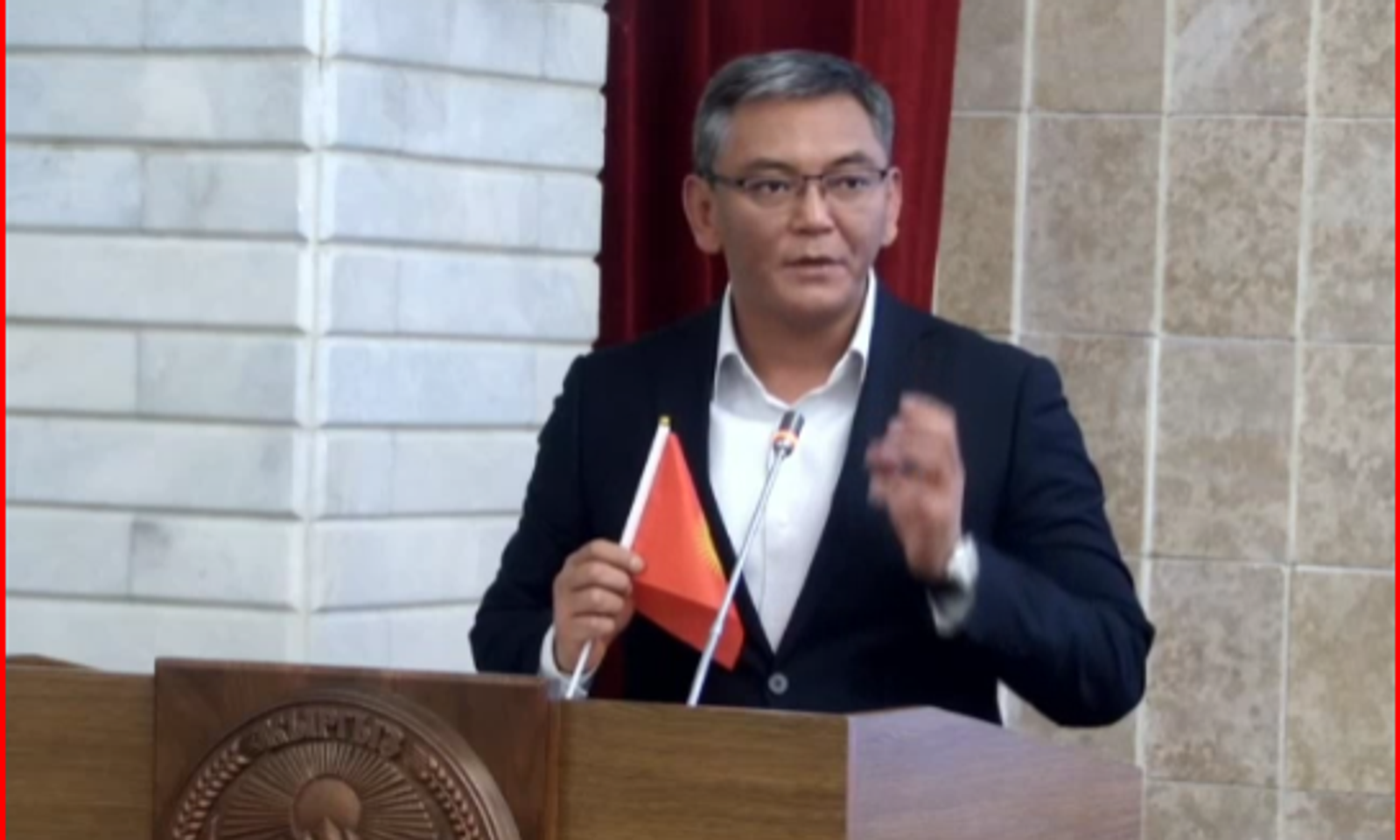 «Манкурт болуп баратабызбы?» Мирлан Самыйкожо тууну чечмелеп берди.