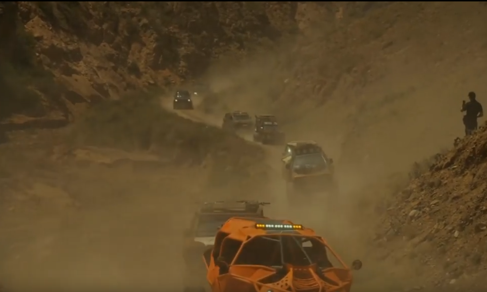 ВИДЕО-Укмуштуудай унаалар. Акылбек Жапаров кимдер менен жолукту