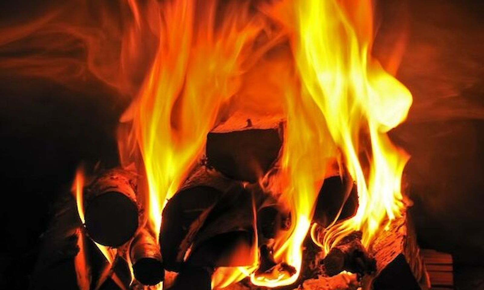 Борбор калаада өндүрүш калдыктарын өрттөгөн эмерек цехтерине айып пул салынды