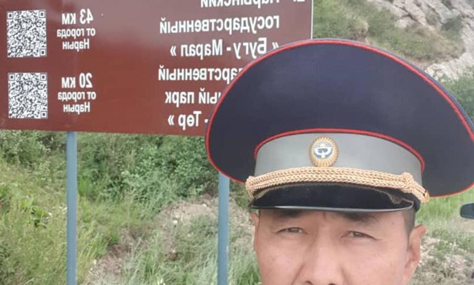 Нарында туристтер үчүн жол көрсөткөн “QR” коду менен маалымат такталары илинүүдө