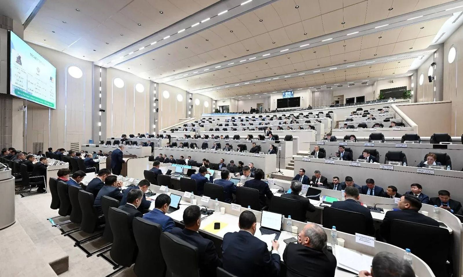 Кыргызстандын гимнин тандап алуу үчүн депутаттык комиссия түзүлдү