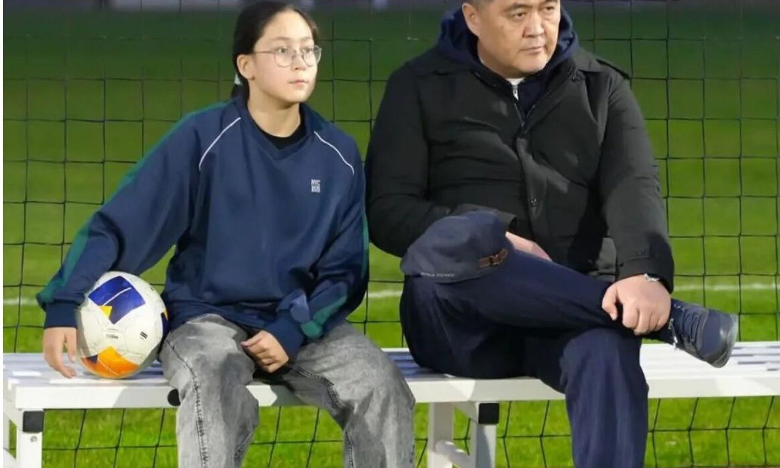 Камчыбек Ташиев Барселона менен беттешке чыга турган кыргыз командасын колдоп барды