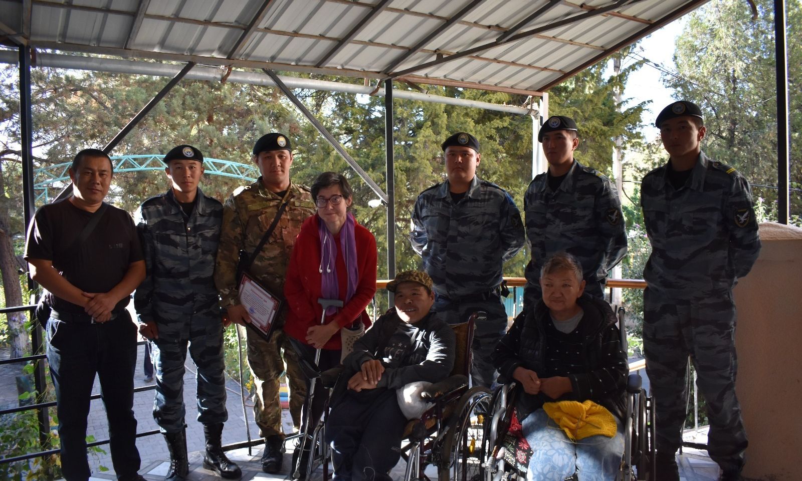 Милиционерлер “Үмүт үйү” улгайган жана майыптыгы бар адамдар үчүн социалдык стационардык мекемесине видеокамераларды сатып беришти