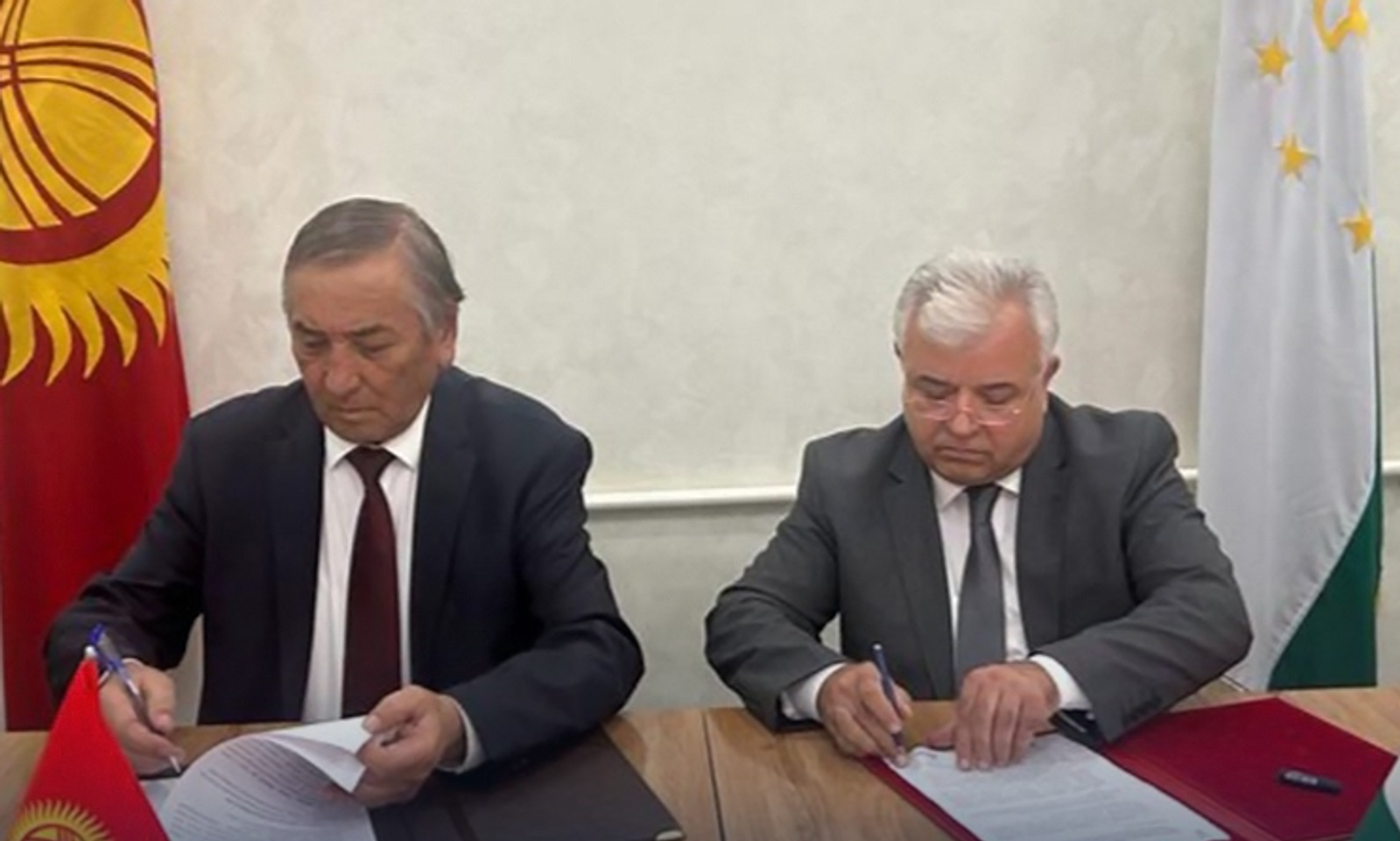 Кыргыз-тажик чек арасынын 43,32 чакырым тилкеси макулдашылды