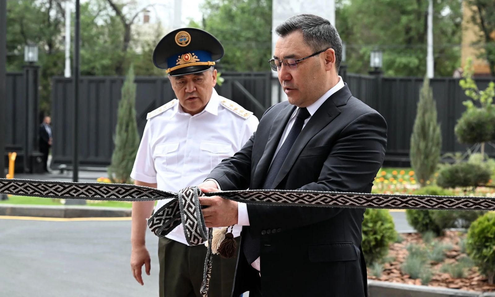 Президент Садыр Жапаров КР УКМКнын борбордук аппаратынын жаңы административдик имаратын ачты