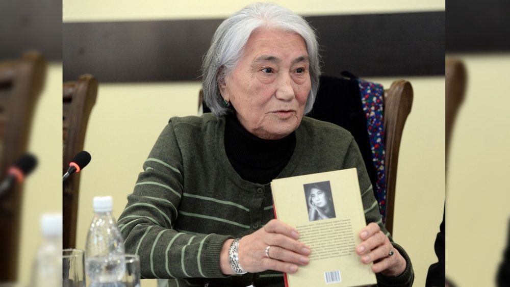 Роза Айтматова 89 жашында дүйнө салды