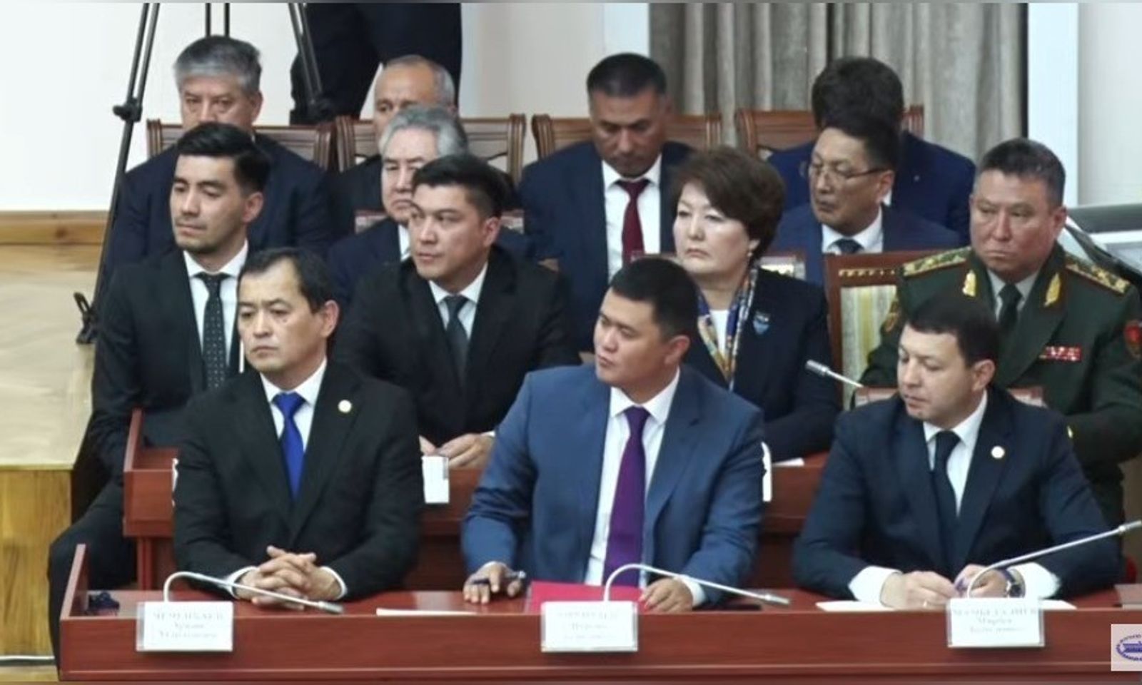 Жети жаңы министр Жогорку Кеңештин жыйынында ант беришти