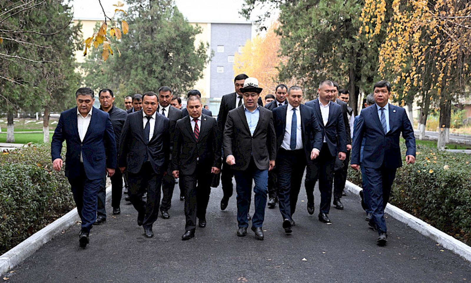 Садыр Жапаров Жалал-Абадда бир катар соцобъекттердин курулушу менен таанышты