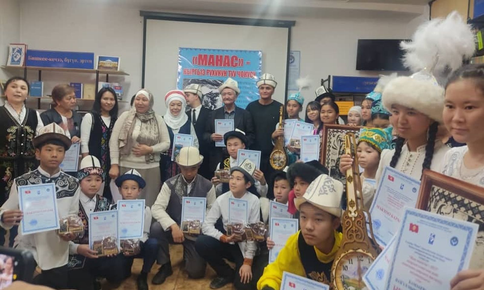 Борбор шаарда “Жаш манасчы – 2023” сынагы өткөрүлдү