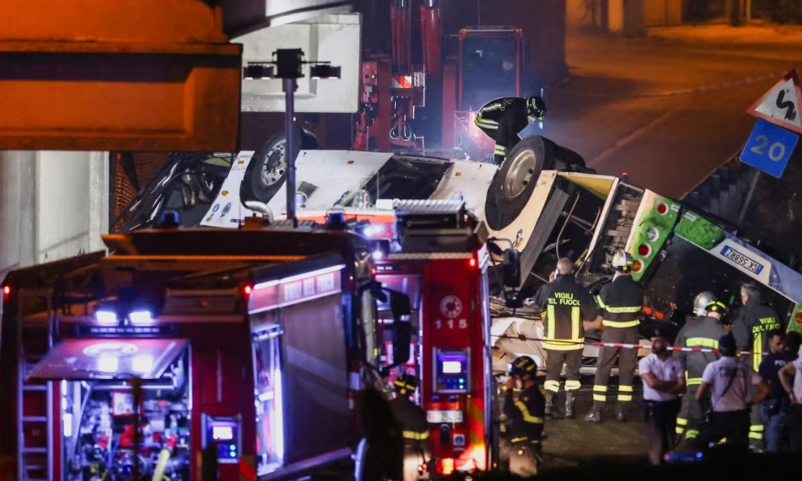 Венециядагы автобус кырсыгында 21 киши каза болду