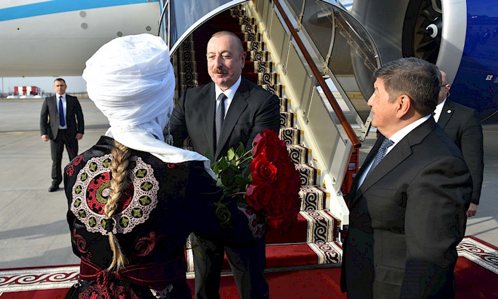 Азербайжандын президенти Ильхам Алиев Кыргызстанга келди
