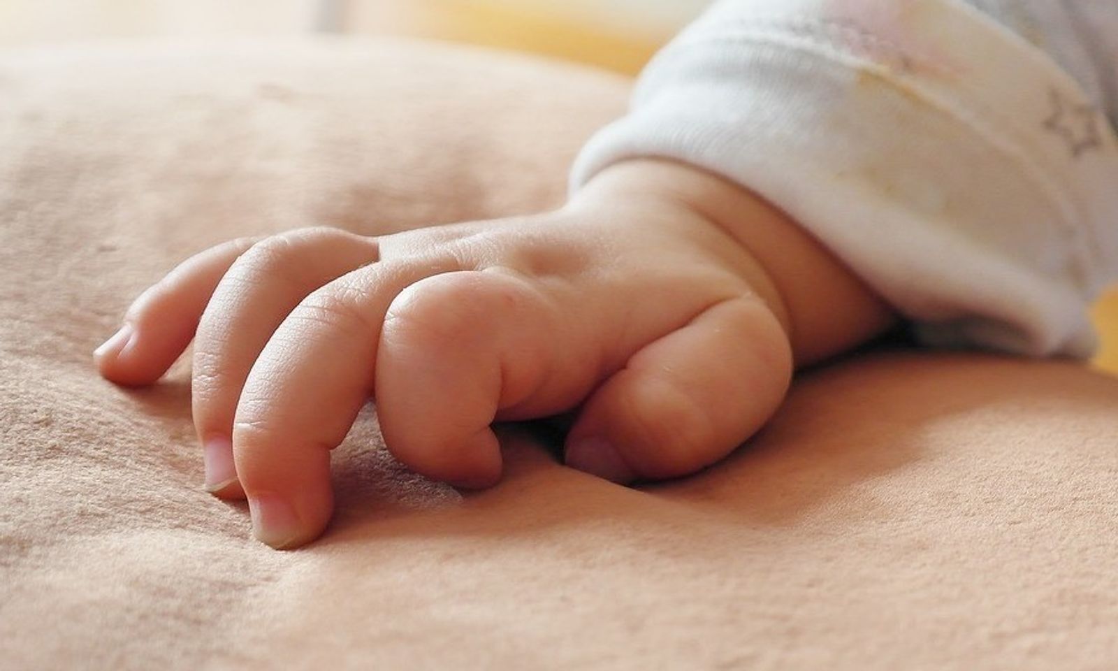 АрчаБешикте ташталган ымыркай. Баланын атасы абакта экени белгилүү болду