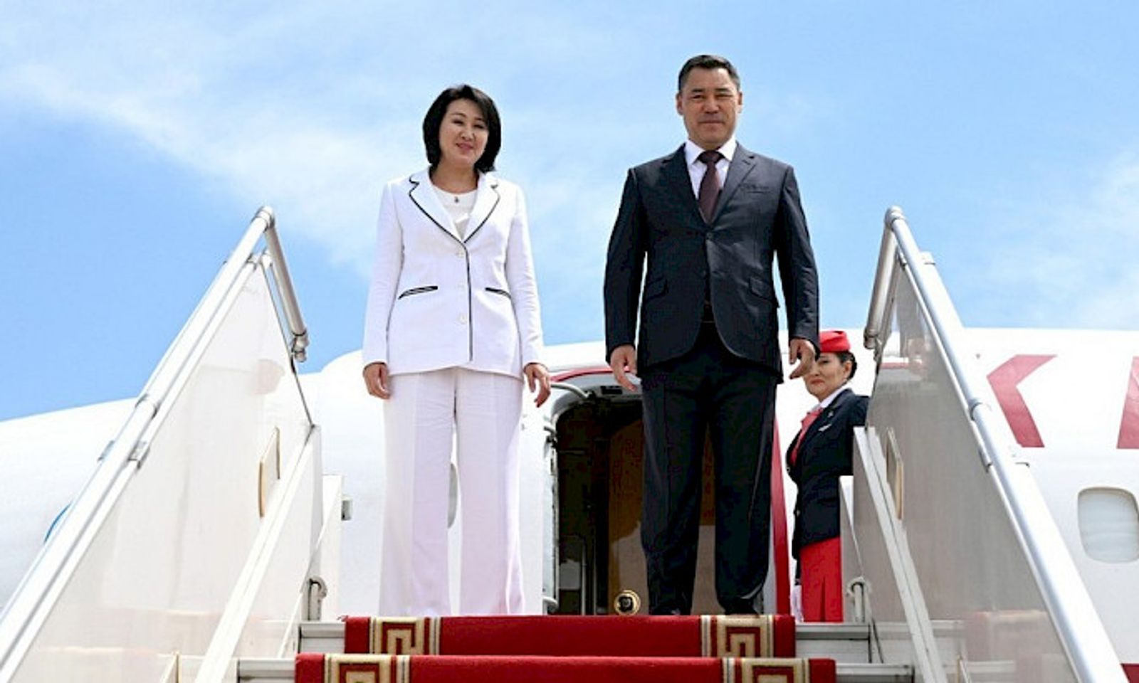 Садыр Жапаров иш сапары менен Өзбекстанга жөнөп кетти — коштоп кеткендер