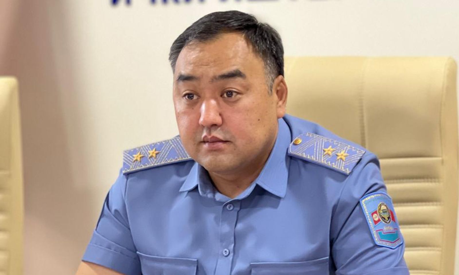 Улан Ниязбеков: 30-августтан баштап ички иштер органдары “күчөтүлгөн тартипте” кызмат өтөөгө өткөрүлсүн!