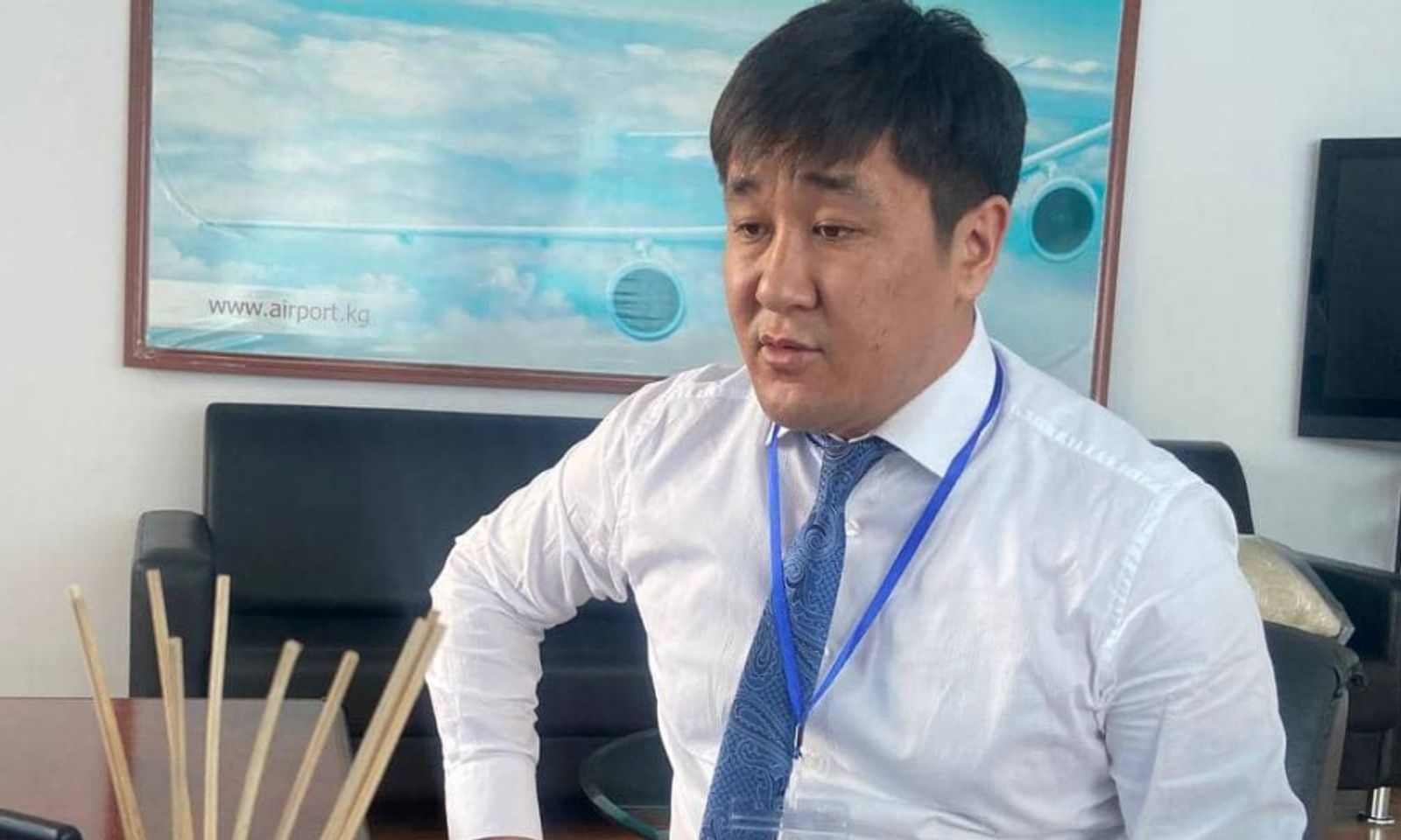 Орунбеков өзүнүн аты аталган фейк, троллдор жөнүндө иликтөөгө жооп берди