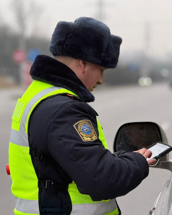 «Коопсуз өлкө»: Ички иштер министрлиги жолдордо санариптик көзөмөлдү күчөтүүдө