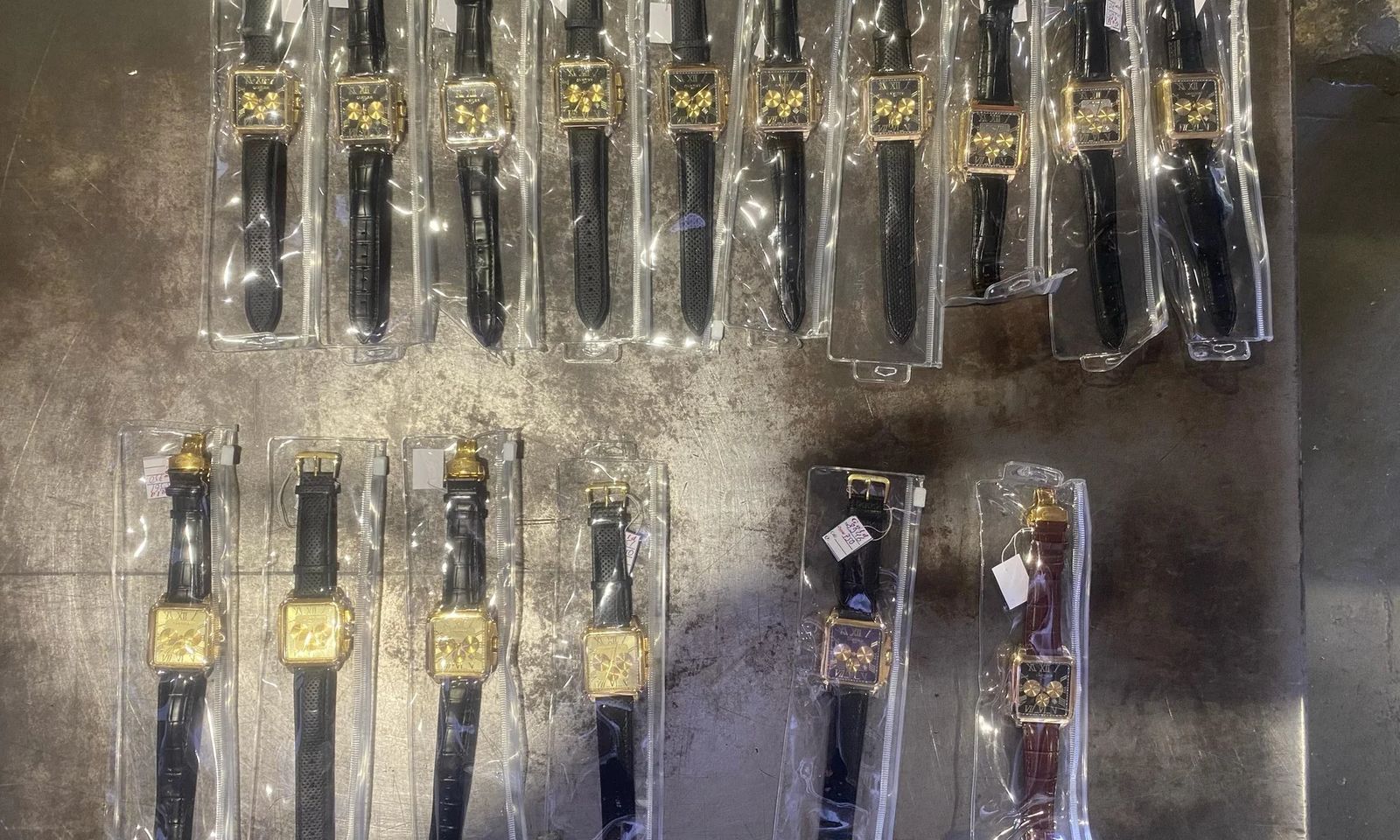 «Манас» эл аралык аэропортунда зер буюмдарды мыйзамсыз ташып чыгуу аракети токтотулду